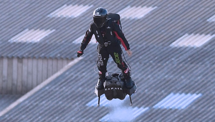 Penemu Jetpack Asal Prancis Franky Zapata Jatuh Ke Danau