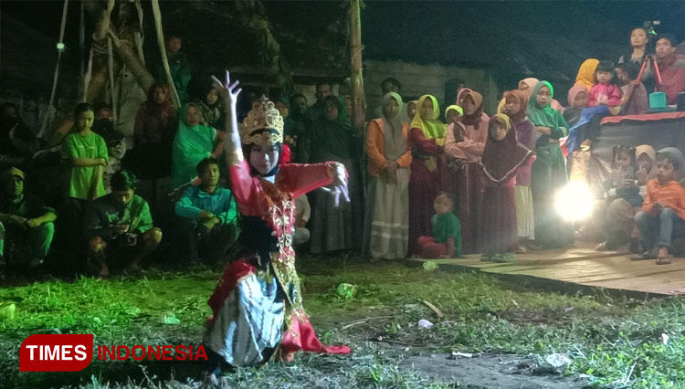 Pentas seni persembahan Pemuda Drigu Poncokusumo. (Foto: Naufal Ardiansyah/TIMES Indonesia)
