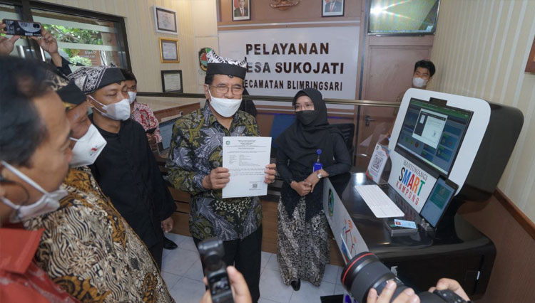 Menteri Agraria dan Tata Ruang/Kepala Badan Pertanahan Nasional, Sofyan Djalil saat mengunjungi Desa Sukojati (Foto : Humas Pemkab Banyuwangi)