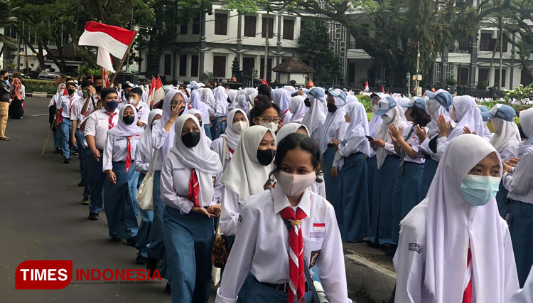 Ribuan-Pelajar-Kota-Malang-Peringati-Hari-Lahir-Pancasila-a.jpg