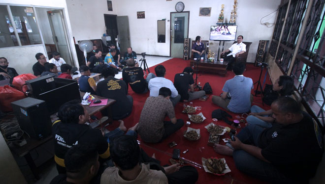 Ketua Umum Komite Olahraga Nasional Indonesia (KONI) Kabupaten Sidoarjo Franki Effendi saat berdiskusi dengan Forum Wartawan Sidoarjo (Forwas), Kamis (2/6/2022). (Foto dok Forwas)