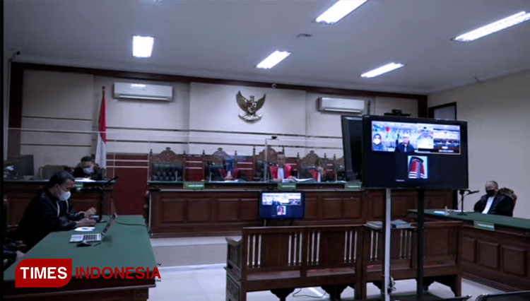 Suasana sidang vonis Puput Tantriana Sari dan Hasan Aminuddin, di Pengadilan Tipikor Surabaya, kasus jual beli jabatan. (FOTO: Dicko W/TIMES Indonesia)
