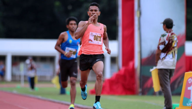 Atlet asal Maluku Utara juara 1 pada nomor perlombaan 1.500 meter putra kategori umum.(Foto: HARITA)
