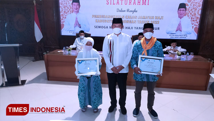 mengikuti-upacara-pemberangkatan-di-Pendopo-Lokatantra-Lamongan-2.jpg