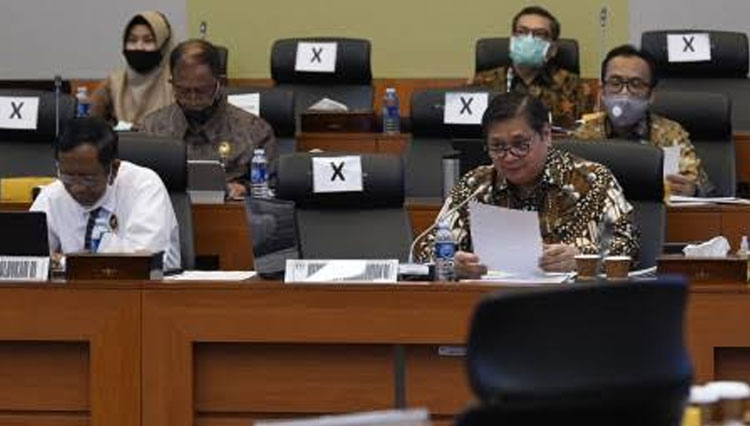 Menko Airlangga Hartarto dalam rapar bersama Badan Anggaran DPR RI (FOTO: DPR RI)
