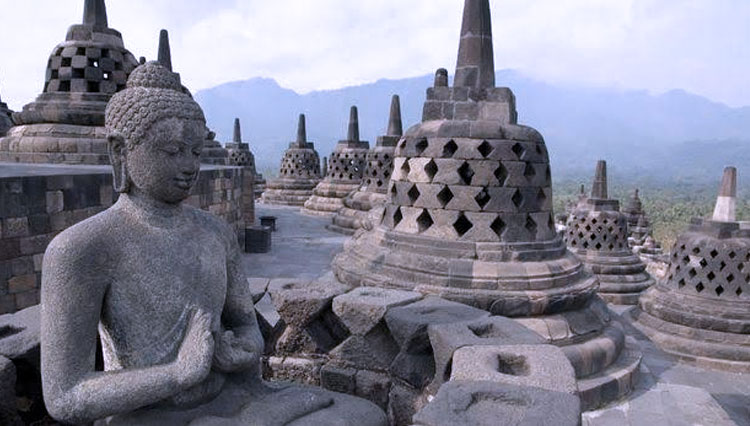 Ganjar-Luhut Sepakat Tunda Rencana Kenaikan Tarif Naik Stupa Borobudur