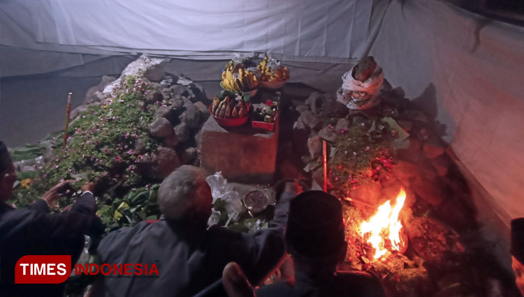 Makam-Ki-Hajar-Wonokoso.jpg