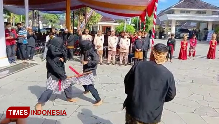 Seni Ujungan Meriahkan Hari Jadi Majalengka