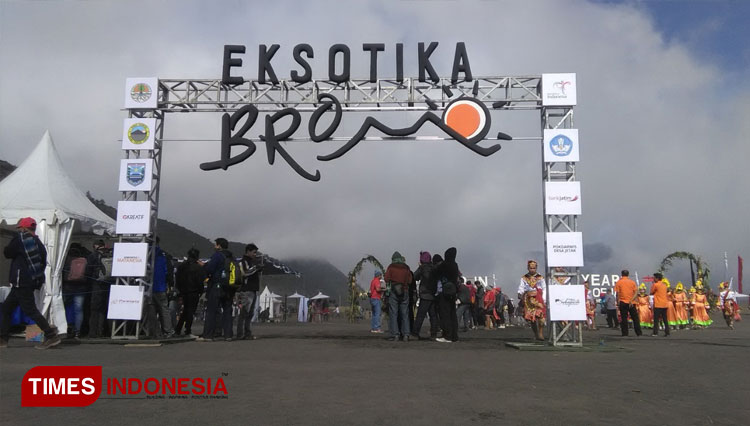 Eksotika Bromo kembali digelar saat perayaan Yadnya Kasada, dan menyajikan Gebyar Batik Pamekasan. (FOTO: Abdul Jalil/TIMES Indonesia)