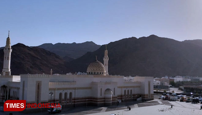 Jabal-Uhud-c.jpg