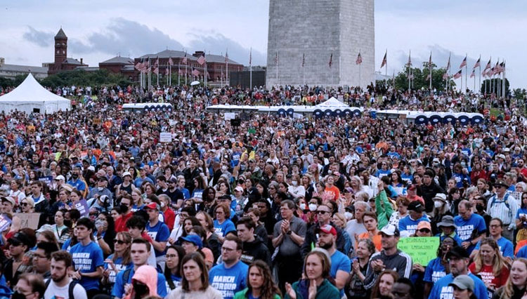 Puluhan Ribu Orang di AS Turun ke Jalan, Protes Agar Senjata Diperketat