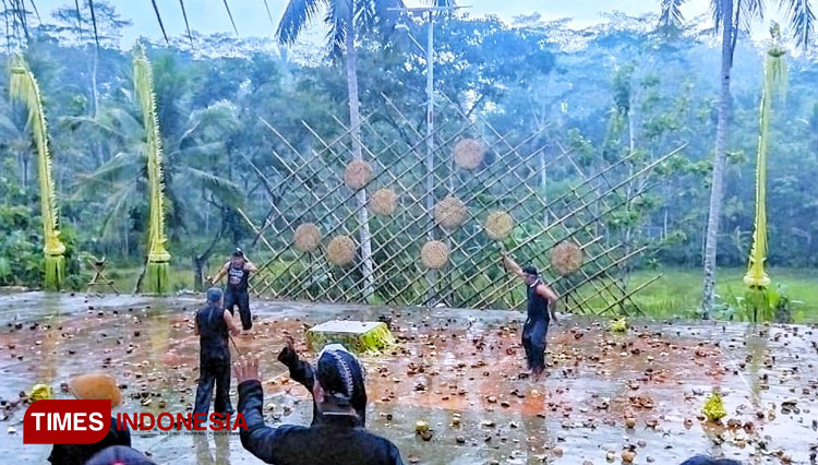 Suasana tradisi Ceprotan di Desa Sekar, Kecamatan Donorojo, Kabupaten Pacitan, memiliki beberapa fakta unik. (Foto: Yusuf Arifai/TIMES Indonesia)