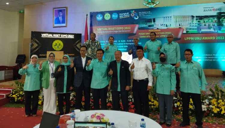 Rektor UNJ bersama Pimpinan UNJ dalam kegiatan Virtual Research Expo Tahun 2022. (FOTO: AJP TIMES Indonesia)