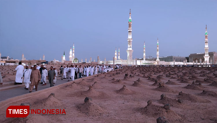 Tangisan Jemaah Haji Saat Ziarah di Pemakaman Baqi Dekat Makam Rasulullah