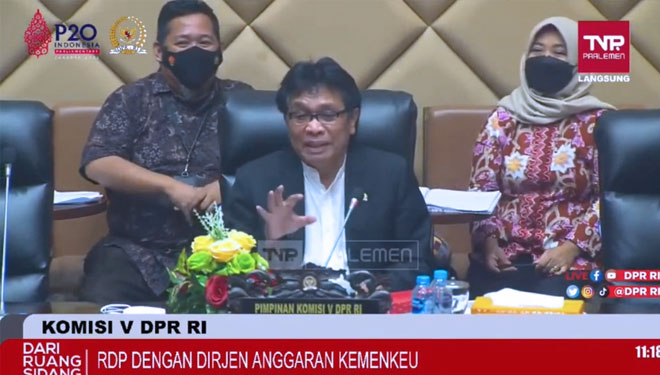 Wakil Ketua Komisi V DPR RI Ridwan Bae saat memimpin RDP dengan Ditjen Anggaran Kemenkeu terkait Potensi Penerimaan Negara Bidang Transportasi Dalam Penyusunan RUU LLAJ - (FOTO:. Capture YouTube @Komisi V DPR RI)