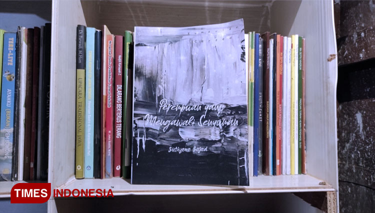 Buku-Perempuan-yang-mengawali-senyuman-2.jpg