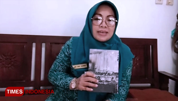 Buku-Perempuan-yang-mengawali-senyuman-3.jpg