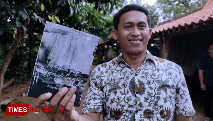 Sutiyono Sajad, penulis Buku Perempuan yang mengawali senyuman (FOTO: Firmansyah/TIMES Indonesia)