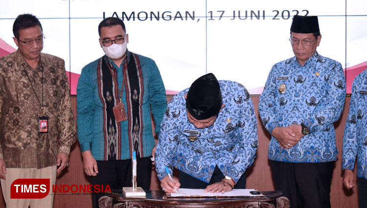 Pemkab Lamongan Tandatangani Perjanjian Kredit dengan Bank Jatim
