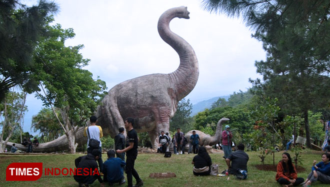 Serasa di Film Jurassic Park, Taman Dinosaurus‎ Majalengka Suguhkan Sensasi Dunia Lain