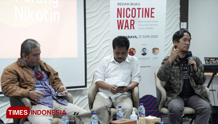 Universitas Airlangga Bedah Buku Siasat Korporasi Farmasi Jualan Nikotin
