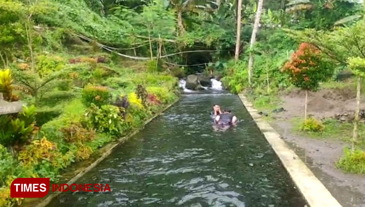 Dip Your Body on the Fresh Water Pool of Situ Ciranca