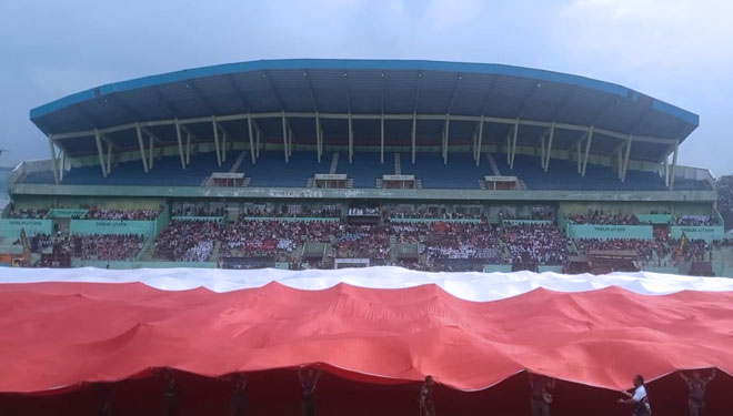 Liga Santri Piala Kasad, Korem 083 Bdj Bentangkan Merah Putih Raksasa