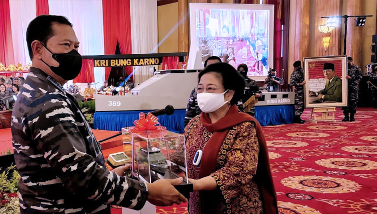 Megawati Resmikan Penamanaan Kapal Korvet TNI AL dengan Nama KRI Bung Karno