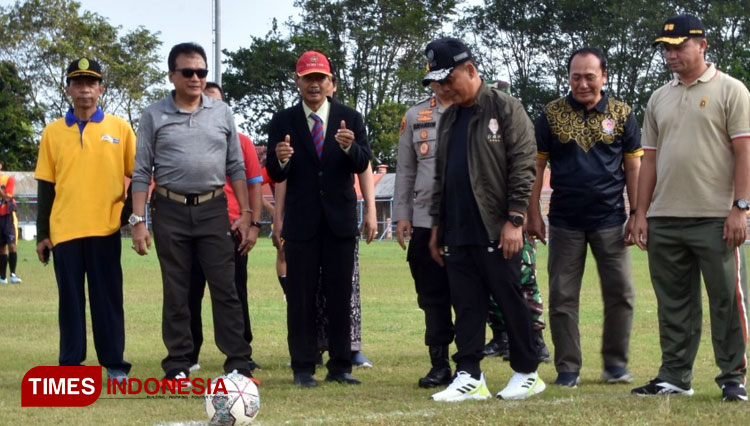 Danrem 072 Pamungkas Brigjen TNI Puji Cahyono Kick Off Liga Santri 2022 di Stadion Candradimuka Kebumen