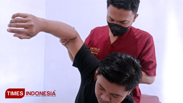 Rumah Terapi HTC Surabaya Atasi Keluhan Cedera Otot dan Post Stroke