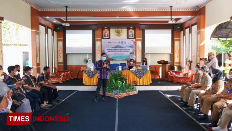 Suasana Bimtek oleh KPK RI di pendopo Balaidesa Sukojati, Kecamatan Blimbingsari Kabupaten Banyuwangi. (Foto : Laila Yasmin/ TIMES Indonesia)