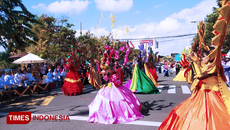 Penampilan-atraktif-drumband-Taruna-PPI-Madiun-3.jpg