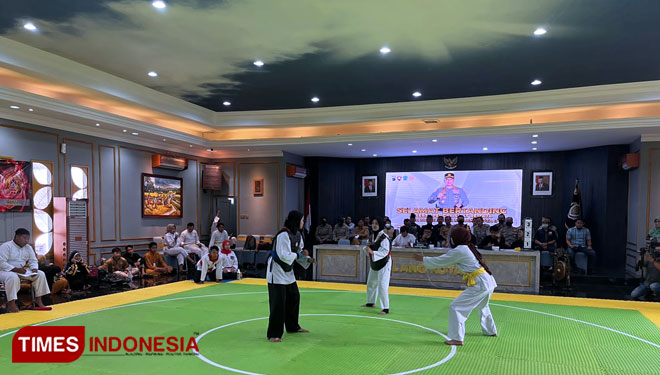 Pendekar Pencak Silat Unjuk Gigi Di Kapolresta Malang Kota Cup II ...