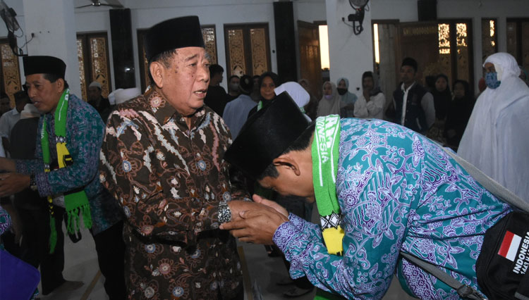 Bupati Djohan Sjamsu Lepas 42 JCH Lombok Utara