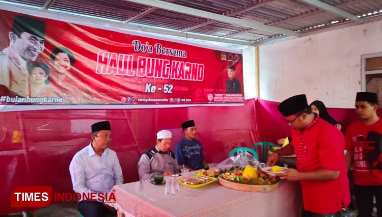 Haul Ke-52, Pemuda STD di Bondowoso Berdoa dan Bersedekah Atas Nama Bung Karno