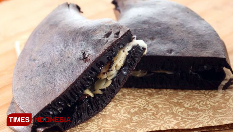 Martabak Black Ajipp, Sweet Black Pancake will be the Best Dessert you Get