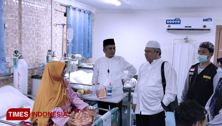 Komisi VIII DPR RI Kunjungi Jemaah Sakit di KKHI Madinah, Iskan: Pelayanan Bagus