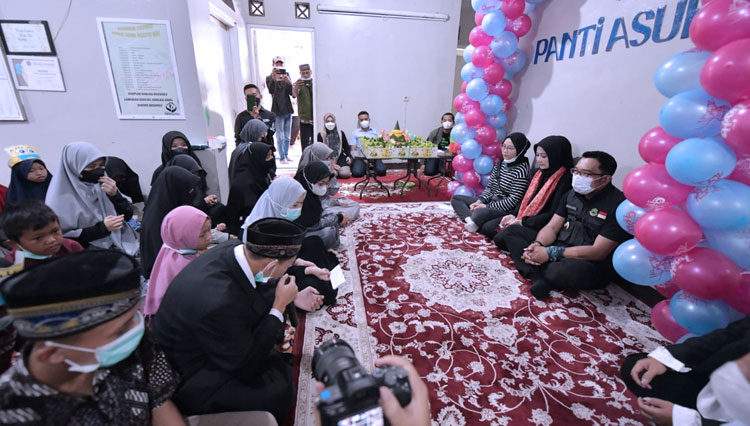 Ridwan-Kamil-dan-Keluarga-2.jpg