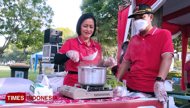 chef-dadakan-di-festival-Kuliner-Nusantara-2.jpg