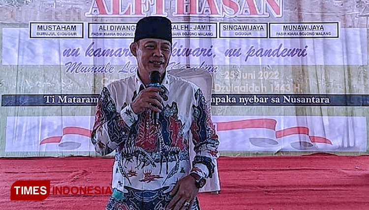 Asep Noordin yang juga Ketua DPRD Pangandaran saat menghadiri silaturahmi keturunan Eyang Alfi Hasan di Burujul Kecamatan Cigugur (FOTO: Syamsul Ma'arif/TIMES Indonesia)