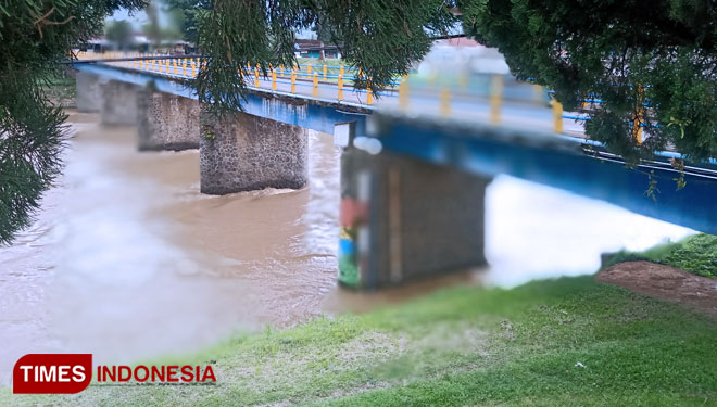 Meluapnya aliran Sungai Citanduy dikatakan Kalak BPBD masih dalam batas batas aman. (Foto: Susi/TIMES Indonesia)