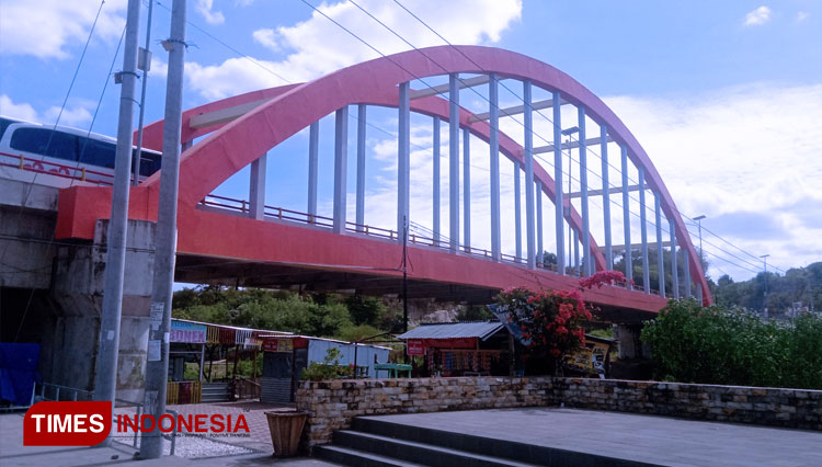 Jembatan Samota menjadi salah satu ikon dan tempat wisata di Sumbawa, yang lokasinya tidak jauh dari Sirkuit MXGP Samota. (FOTO: Anugrah Dany/TIMES Indonesia)