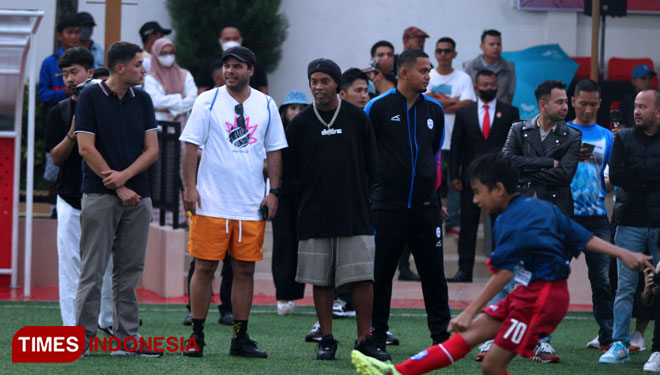 Ronaldinho-b.jpg