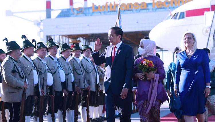 13 Jam di Udara, Presiden Jokowi Tiba di Jerman