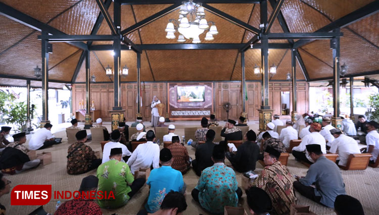 Festival Sholawat Badar yang diadakan di Pelinggihan Dinas Pariwisata Banyuwangi, (Foto: Laila Yasmin/TIMES Indonesia)