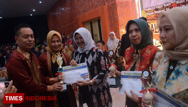 ‘Bazar dan Besemah Expo’  sambut HUT Kota Pagaralam resmi ditutup Sekda kota Pagaralam Drs Samsul Bahri Burlian MSi (Foto: Asnadi/Times Indonesia)