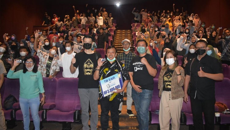 Frozz Ajak Anak Yatim Nobar Film Satria Dewa Gatotkaca