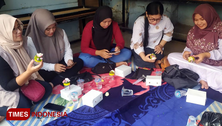 Melalui Pelatihan UMKM, Ibu-Ibu di Jombang Dilatih Menjadi Perempuan Mandiri