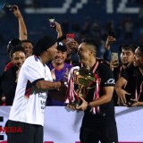 Buntut Tudingan 'Adu Kungfu', Persik Kediri Pulangkan Piala Trofeo Ronaldinho