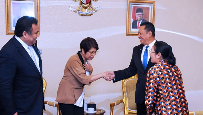 Ketua MPR RI Bambang Soesatyo menerima Pengurus Yayasan Gelora Seniman Lita Zein dan Chica Koeswoyo, di Jakarta, Kamis (30/6/2022). (foto: dok MPR RI)
